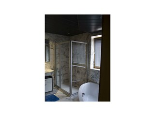 Badezimmer App. 7