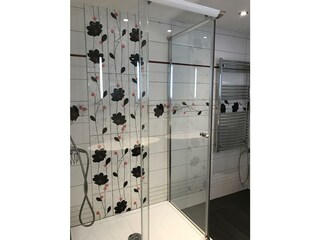 Ground Floor_1 bedroom_bathroom