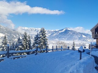 Panorama See Chalets im Schnee