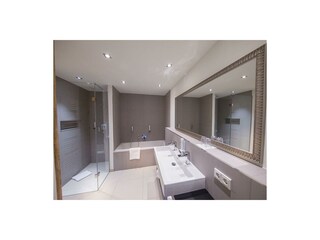 Two Timez Suite Bad2