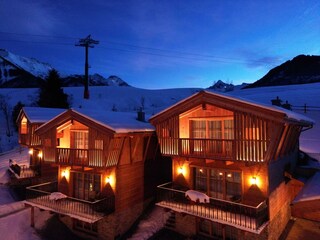 Berg Spa Chalets bei Nacht