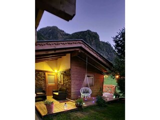 Gartenansicht mit Saunahaus