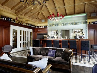 adults_bar_kaprun_klein