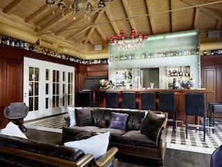 adults_bar_kaprun_klein