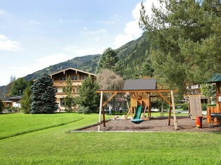 Grillhütte und Spielplatz 2