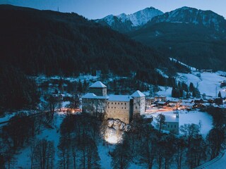 burg-kaprun-im-winter---kaprun-castle-in-winter-c-