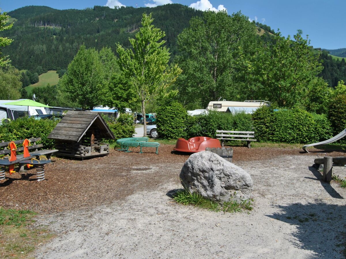 Spielplatz  - 100m entfernt