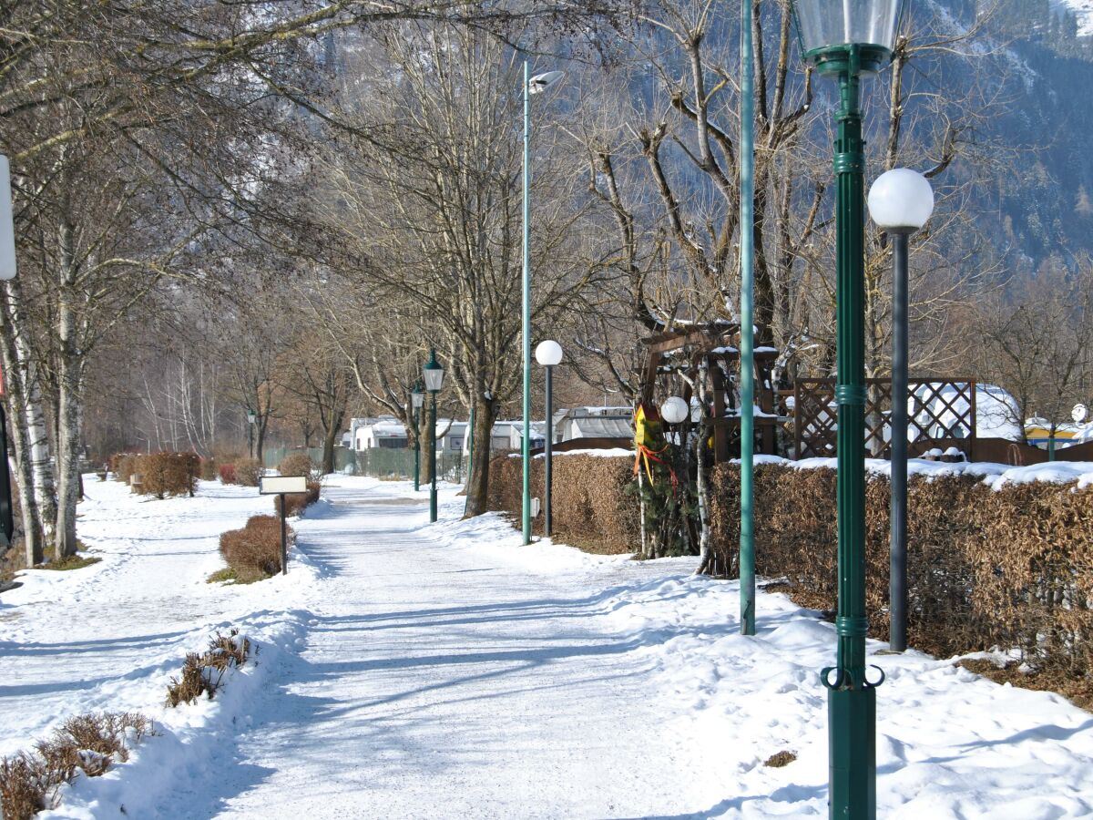 Gehweg am See - 100m entfernt