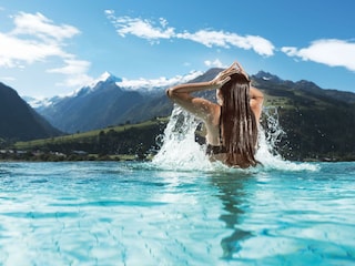 dame_skylinepool