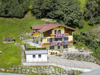 Ansicht Haus Christine im Sommer