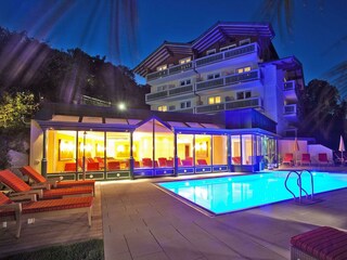 Sommer Pool Ruheraum Abend