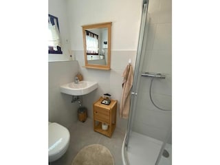 mit Dusche und WC