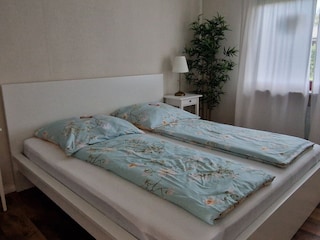 mit Doppelbett 1,80 x 2,00 m