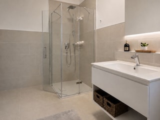 Badezimmer mit Dusche