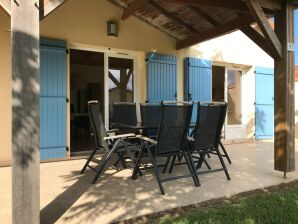 Holiday house Spacious villa with garden and pool - Les Forges - image1