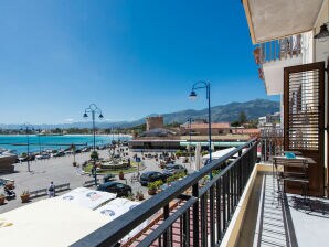 Apartment Casetta vista mare in piazza a Mondello