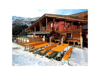 Montana Alm Terrasse zur Piste