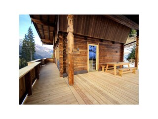 Chalet auf der Terrasse Winter