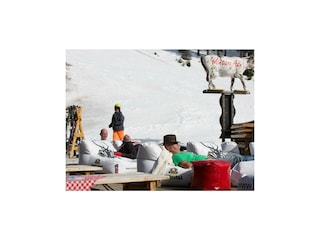 Montana Alm Terrasse zur Piste