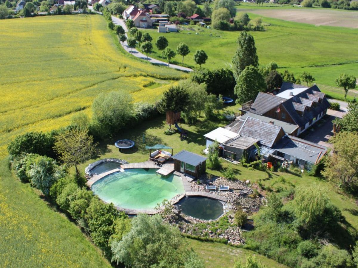 Blick von oben auf die Teichanlage