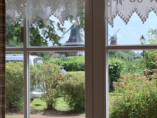 Blick Eßbereich uf Mühlen von Greetsiel