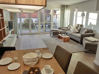 Wohn-/ Essbereich mit Süd-Terrasse
