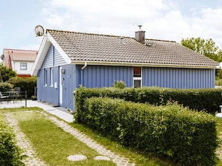 Einfahrt mit kleiner Terrasse