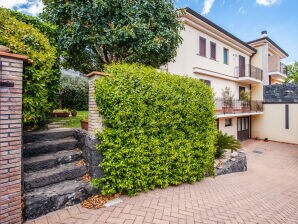 Maison de vacances Siliqua House with Garden