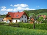 Ferienhaus mit Terasse und Balkon