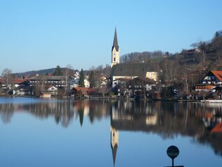 Blick auf St. Sixtus vom Seeufer