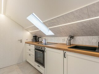 Küche, Blick zum Wohnungseingang
