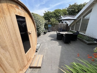 Sonnenterasse mit Sonnenschirm