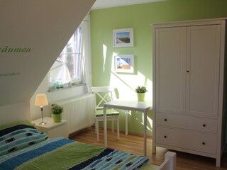 OG: Deichzimmer mit zwei Einzelbetten