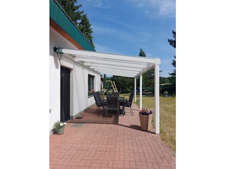 Ferienhaus mit Terrassenüberdachung