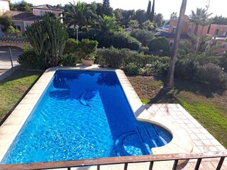 Blick nach Süden über den Pool