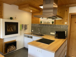 Küche mit Kaminofen