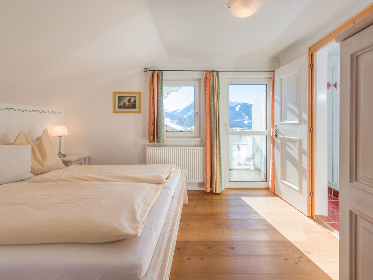Schlafzimmer Modernes Landhaus. Lattenroste Von Aldi Bettwäsche Grau ... Schlafzimmer Modernes Landhaus. Lattenroste Von Aldi Bettwäsche Grau ...