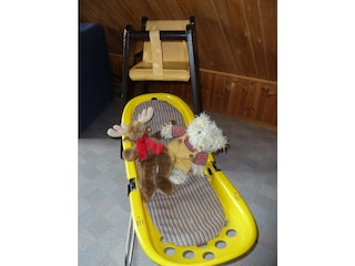 Kinderhochstuhl und Babywippe