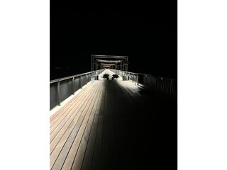 Seebrücke bei Nacht