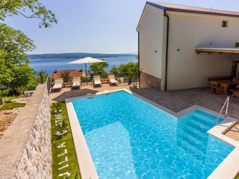 Villa Antani with heated pool, sauna & jacuzzi