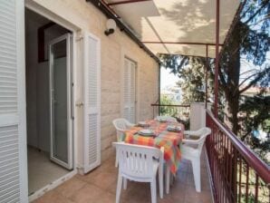 Appartement Apartments Boguvila - Two-Bedroom Economy Apartment with Terrace (A5) - (ST) - Supétar - image1