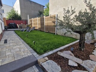 NEU: Garten mit Terrasse und Gasgrill