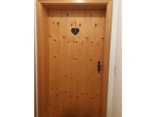 ...hier geht's in ihre Wohnung