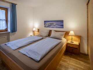 ...neue Schlafzimmer in Massivholzqualität