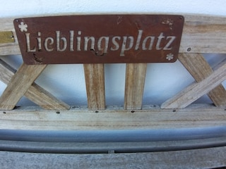 ...gemütlicher Rastplatz vorm Haus
