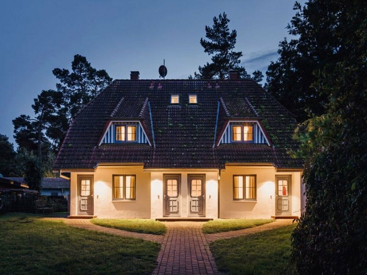 Haus PINUS am Abend