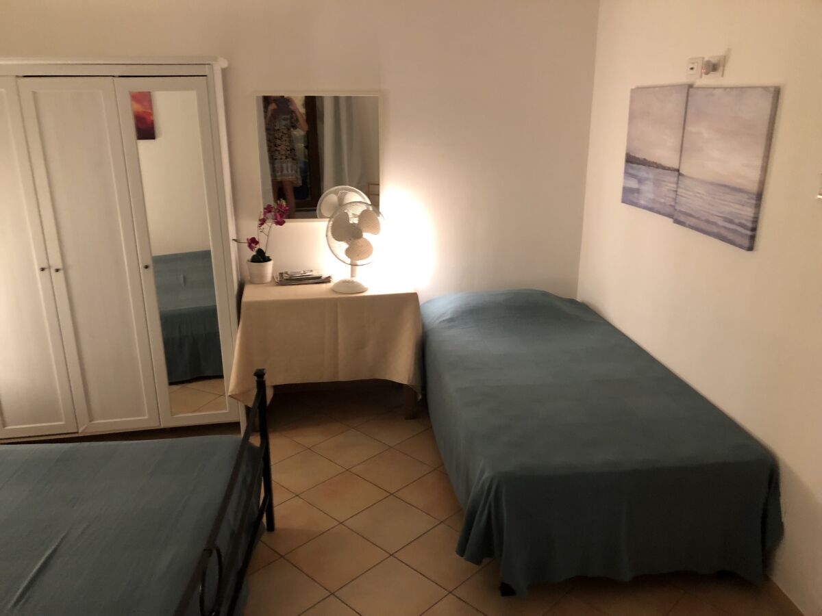 Dreibett-Schlafzimmer EG-Wohnung