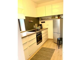 E10A40EA-2C35-4C17-A80F-345E5F7E4365