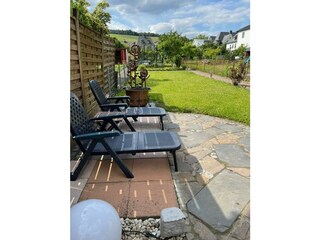 Liegestühle im Garten