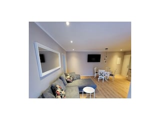 Couch mit Blick auf Esstisch